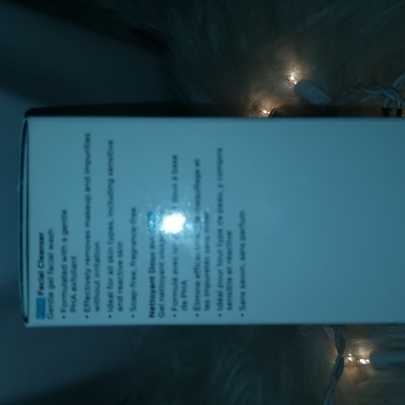 Neostrata Restore PHA Facial cleanser - Picture 2 of 4